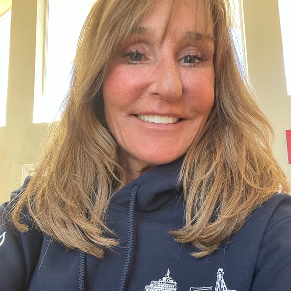 Hi, I am Dustie. I Enjoy Shopping Posh & Recently Ventured Into Selling - Picture 2 of 3